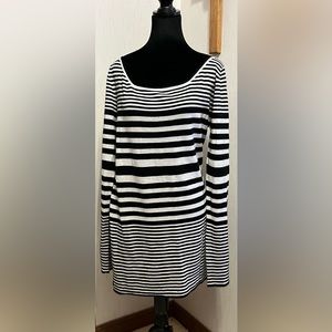 Black and white striped  sweater/tunic by Bongo XL fits like a large